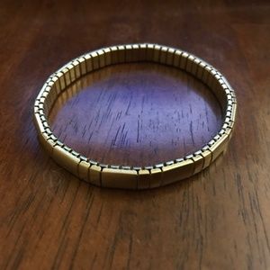 Goldtone stretchy bracelet